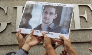 31472_4_wikileaks_founder_hails_nsa_whistleblower_edward_snowden_a_hero_declares_that_the_his_revelations_will_continue